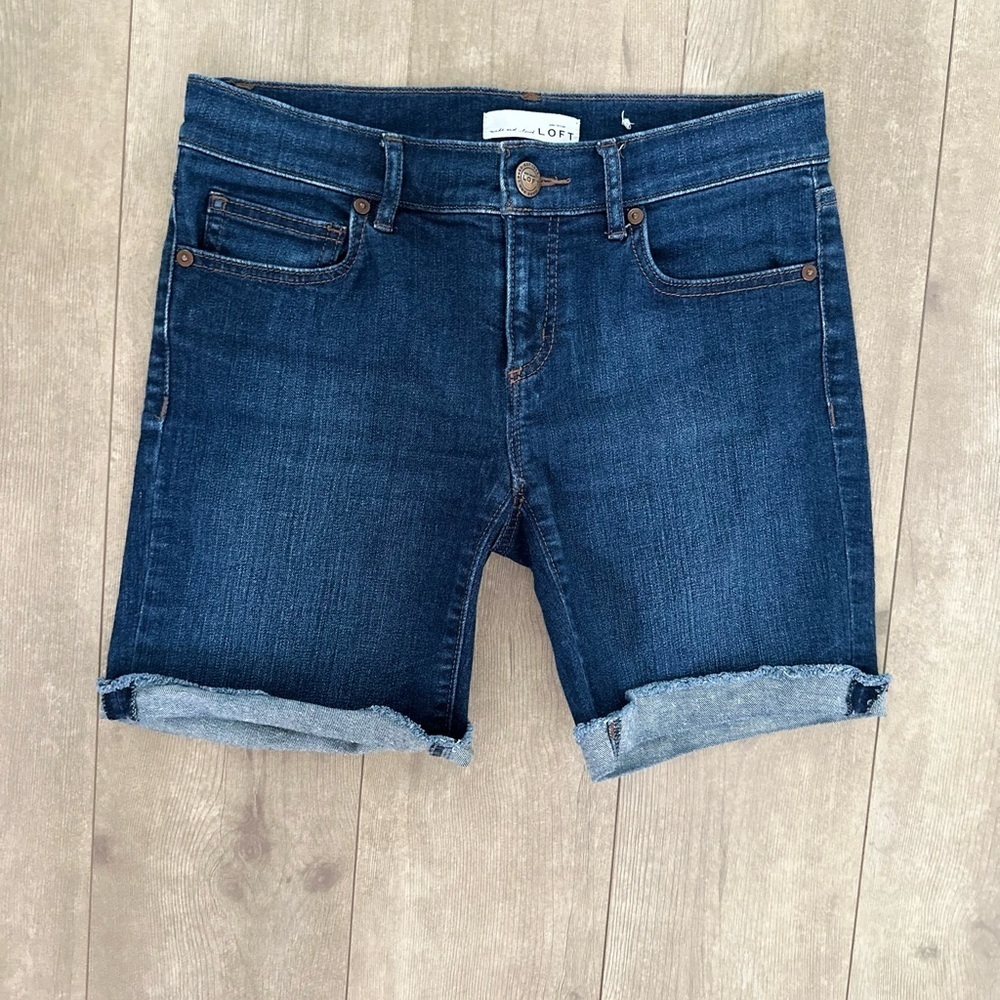 Loft dark wash raw hem curvy mid rise Bermuda shorts sz 25 / 0